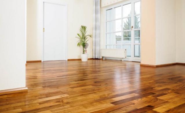 Pose de lame de parquet